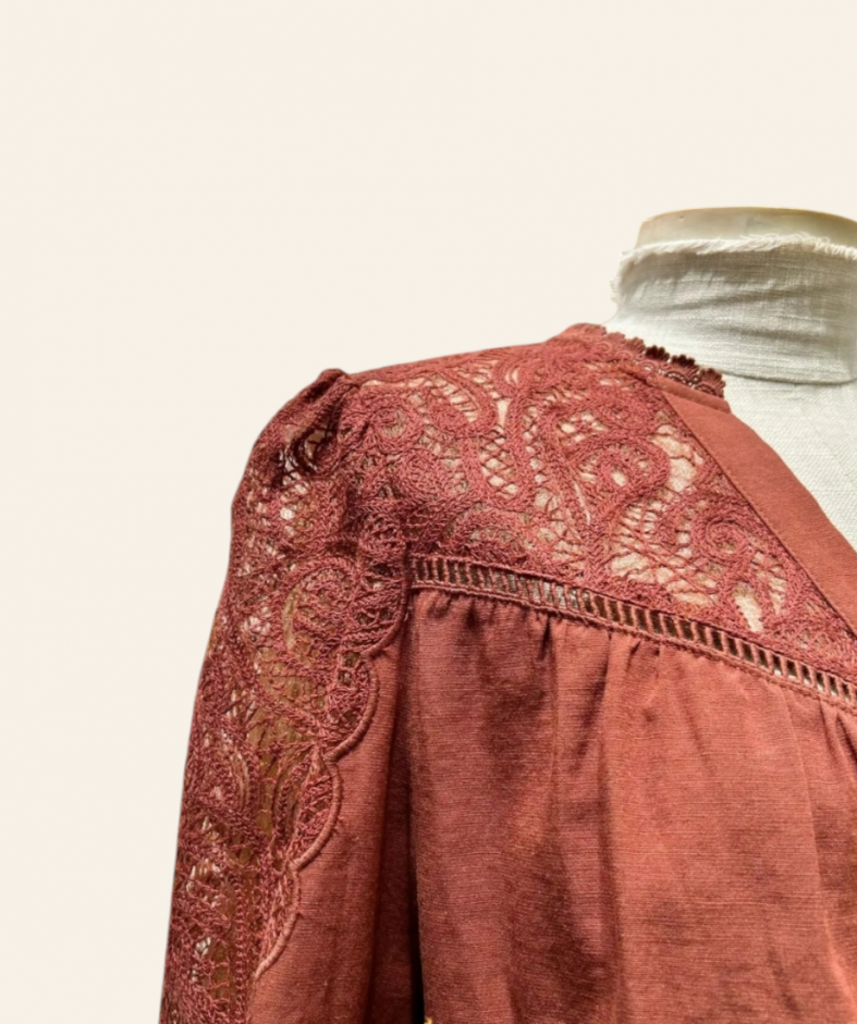 Camisa de manga larga con encaje en color terracota - Imagen 2
