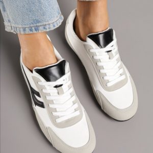 Zapatillas deportivas retro para mujer - blancas con detalles negros y ante