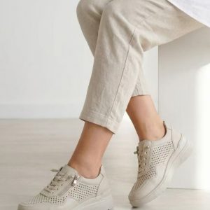 Zapatilla beige perforada cómoda para mujer – estilo casual primavera/verano