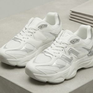 Zapatillas Deportivas Blancas Mujer - Estilo Retro Runner con Detalles Plateados