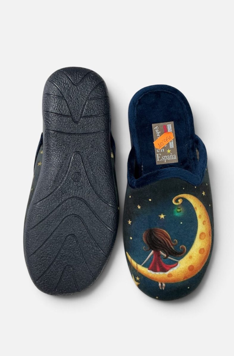 Zapatillas de Casa para Mujer Diseño Niña en la Luna | Fabricadas en España - Imagen 3