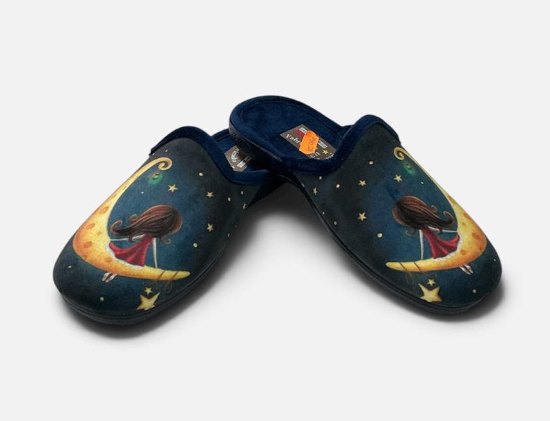 Zapatillas de Casa para Mujer Diseño Niña en la Luna | Fabricadas en España - Imagen 2